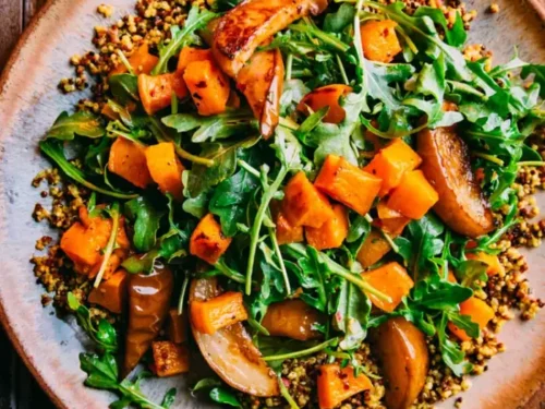 Салата с Печена Тиква, Круши и Киноа