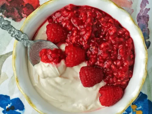 Кисело Мляко с Малини