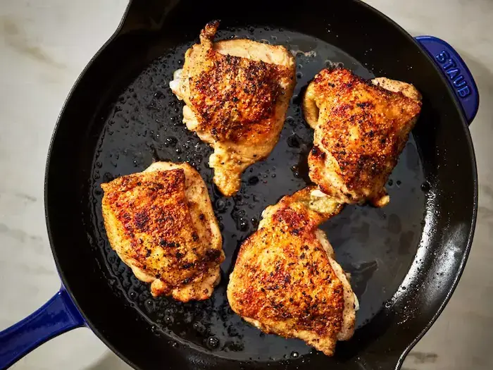 Стъпка 1 - Пикантно Пилешко с Мед на Тиган