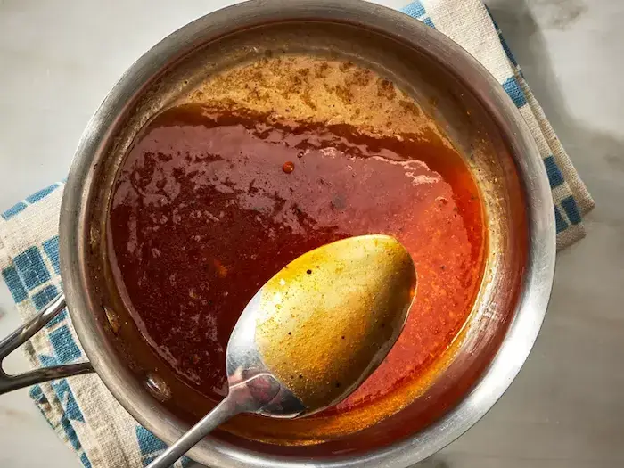 Стъпка 4 - Пикантно Пилешко с Мед на Тиган